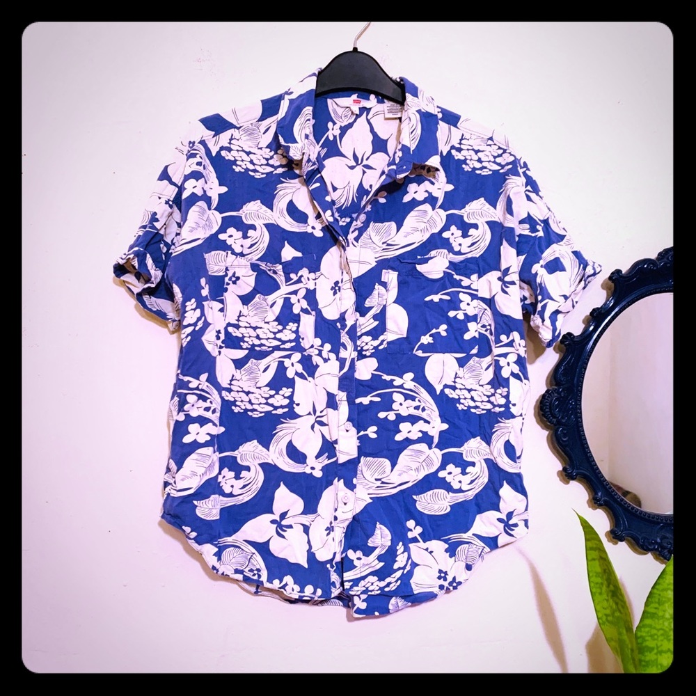 Levi’s floral button down